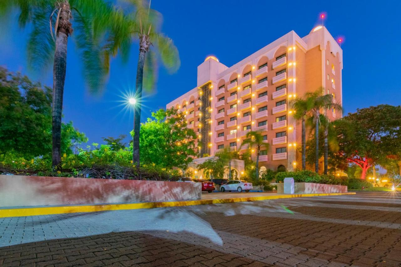 Hotel Lucerna Culiacan Exterior photo