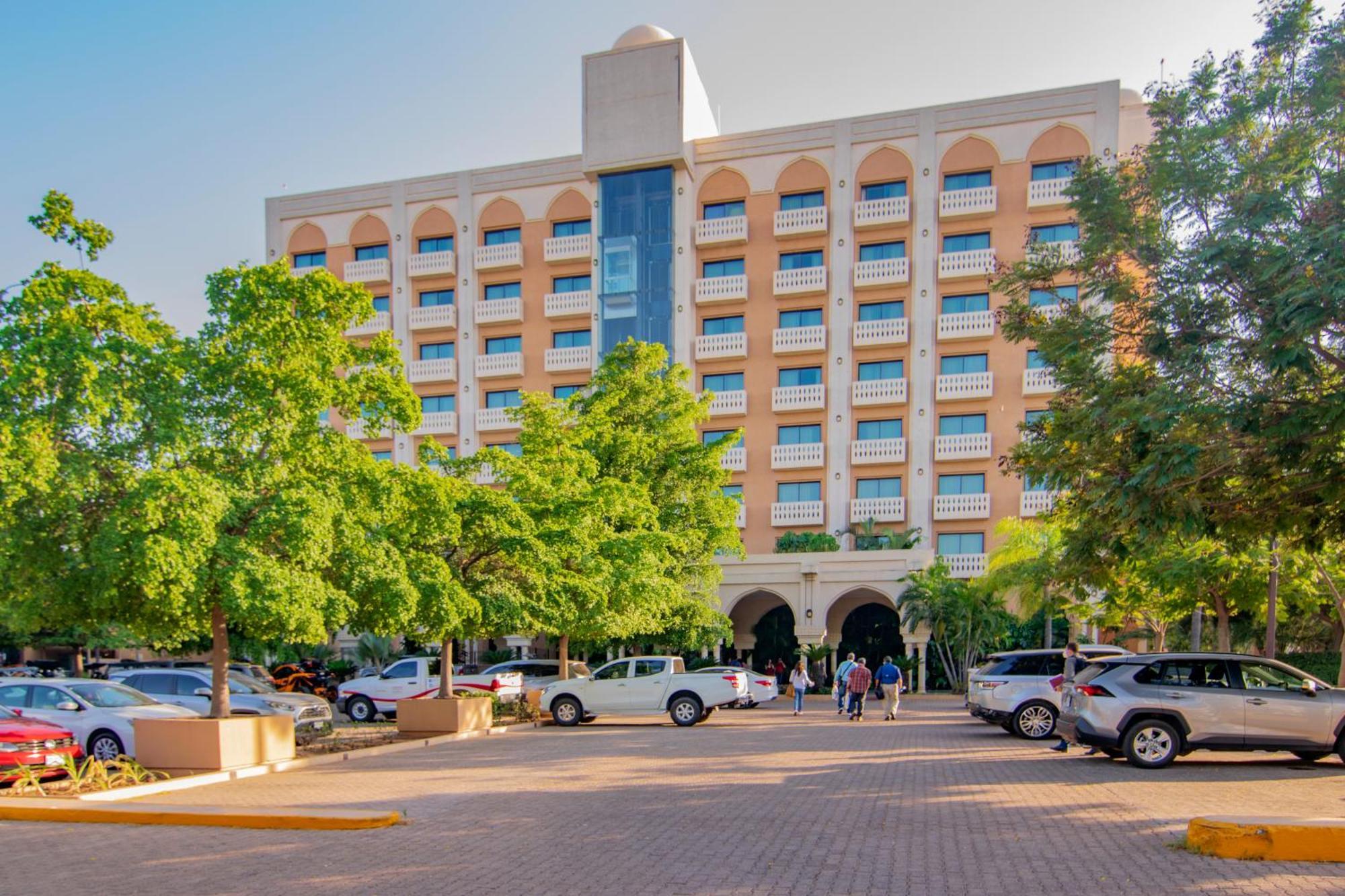 Hotel Lucerna Culiacan Exterior photo